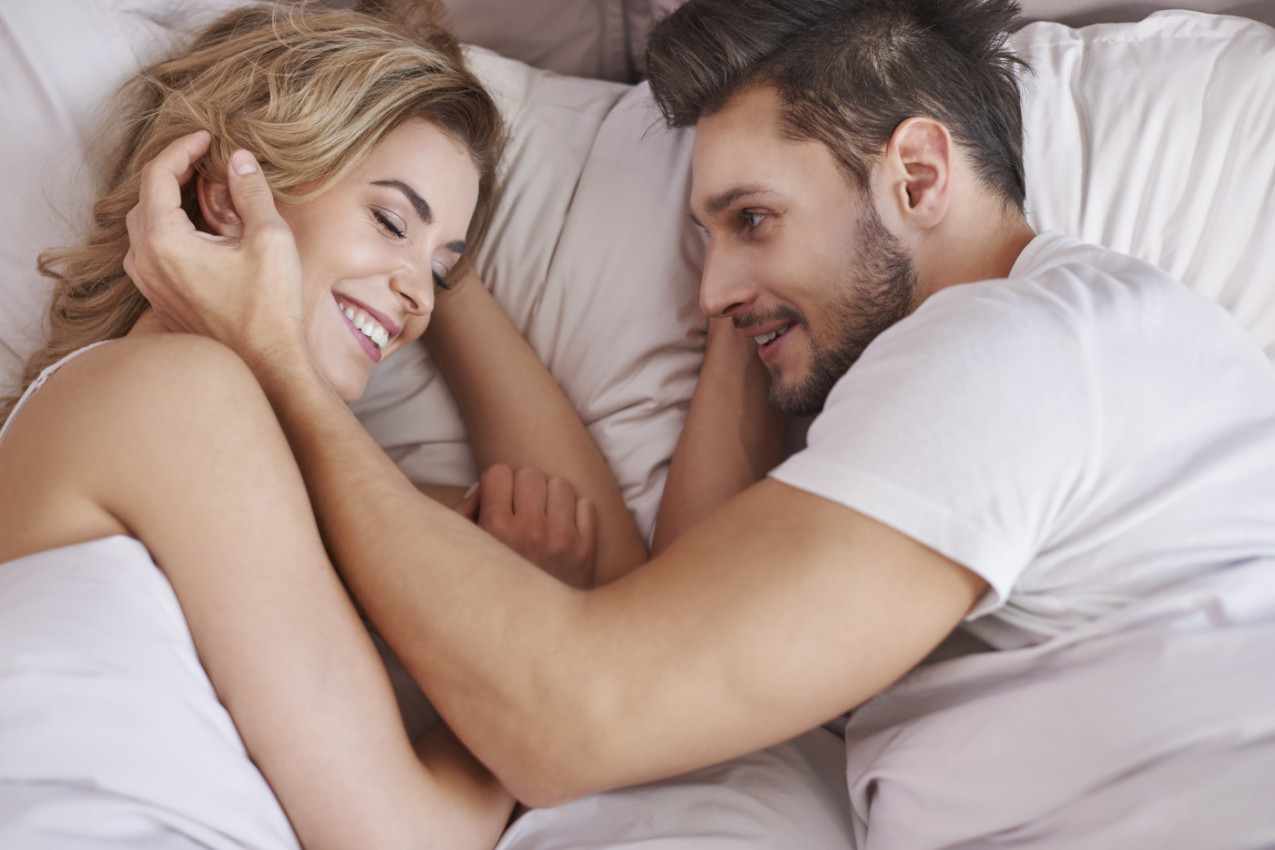 Ako vaš partner ima OVO na stomaku, spremite se za noći bez kraja - žene polude u krevetu!