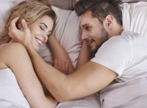 Ako vaš partner ima OVO na stomaku, spremite se za noći bez kraja - žene polude u krevetu!