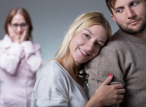 Svekrva i ne krije koliko me MRZI: A ja njoj nikad neću oprostiti ono što je uradila mom mužu, to je NELJUDSKI!