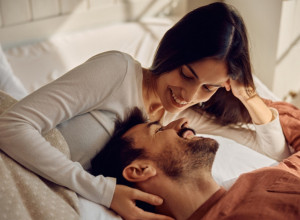 Usred noći sam uhvatio suprugu u akciji sa starijim komšijom: Poludeo sam, a onda se dogodilo NEOČEKIVANO!