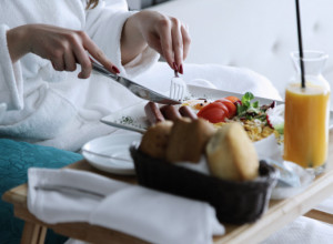 Stručnjak za dugovečnost otkriva: Sve radite pogrešno - ovo DORUČKUJU ljudi koji žive 100 godina!