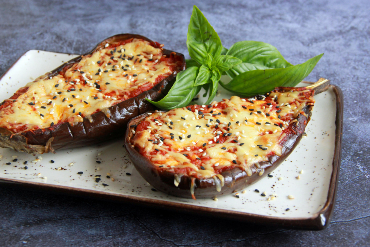 Punjeni plavi patlidžan koji se topi u ustima: Isprobajte po ovom receptu, svakome se svidi! Punjeni plavi patlidžan koji se topi u ustima: Isprobajte po ovom receptu, svakome se svidi!