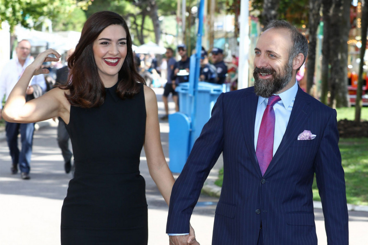 Šeherezada postala žena SULTANA: Kolega se zbog nje razveo, ona mu rodila troje dece i danas je lepša nego ikad (FOTO) Šeherezada postala žena SULTANA: Kolega se zbog nje razveo, ona mu rodila troje dece i danas je lepša nego ikad (FOTO)