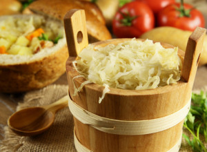 Ovako BUGARKE kisele kupus: Mnogo je hrskaviji od našeg i nikada vam se neće pokvariti