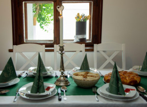 Stari TRIK kako da slavska sveća ne izgori brzo i manje kaplje - domaćice, znate li za OVO?