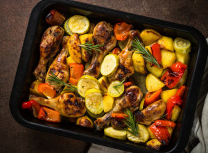 Sočna piletina iz rerne sa povrćem - domaći ručak koji uvek uspeva