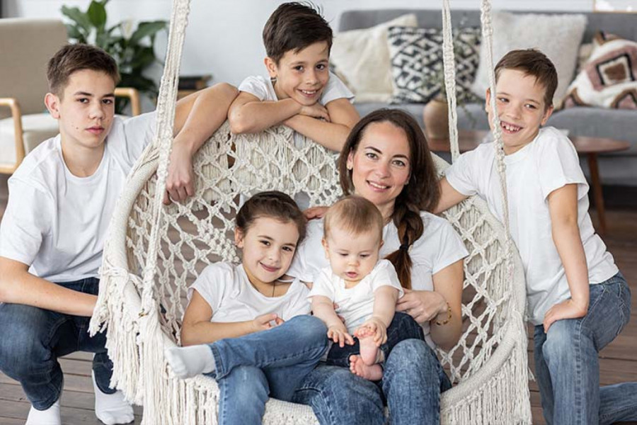 Sa 17 je rodila prvog sina i od tad nije stala: Vanesina PRIČA ostavlja bez daha, a tek da vidite koliko ima DECE! (VIDEO)