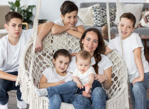 Sa 17 je rodila prvog sina i od tad nije stala: Vanesina PRIČA ostavlja bez daha, a tek da vidite koliko ima DECE! (VIDEO)