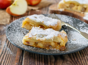 Prste da poližeš! Domaća štrudla sa jabukama od gotovih kora