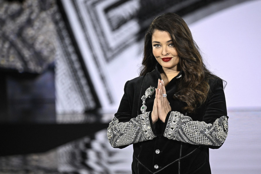 Dok su ostale proslavljale po elitnim klubovima, NAJLEPŠA MISICA svih vremena je sa sve krunom jela SA PODA! (FOTO)