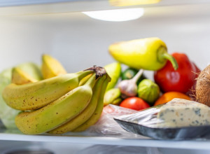 Stavila je koru od banane u frižider: Za samo 15 minuta rešila je ono što ju je godinama uništavalo