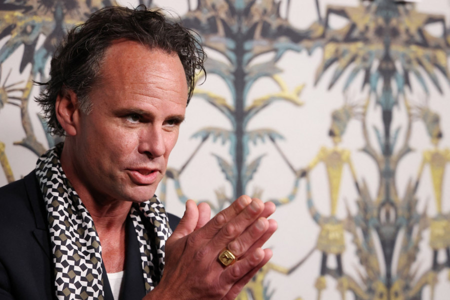 Zvezda serije "Beli lotos" stigla u Beograd: Fanovi ga “posrbili”, a njegova reakcija je HIT (FOTO)