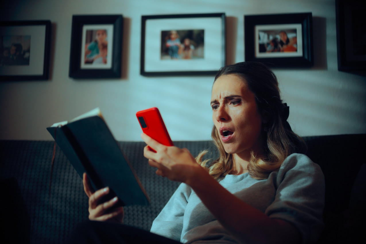 Dečko mi kupuje stvari koje inače nikad ne bih nosila: Kada sam našla FOTOGRAFIJE njegove POKOJNE ŽENE sledila sam se!