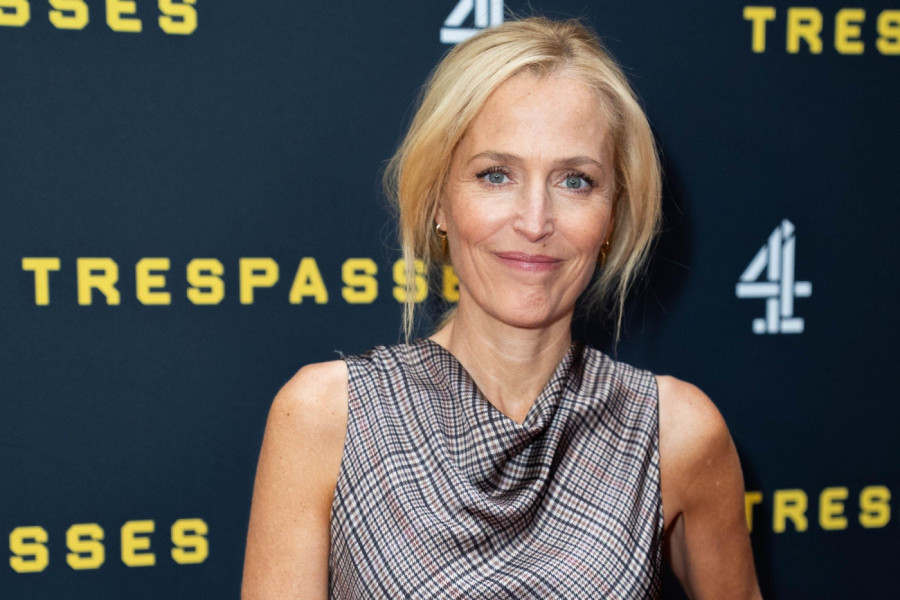 Britanska klasika u modernom izdanju: Džilijan Anderson u KARIRANOJ haljini o kojoj svi pričaju