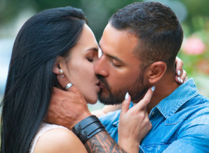 Znala sam da je oženjen, a onda smo se sreli u dvorištu: Prepustili smo se ZABRANJENOJ STRASTI strepeći da nas ne zateknu