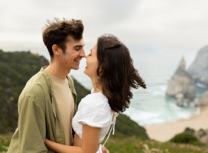 PRVI POLJUBAC se nikad ne zaboravlja: Nauka otkriva zašto taj trenutak zauvek ostaje urezan u nama