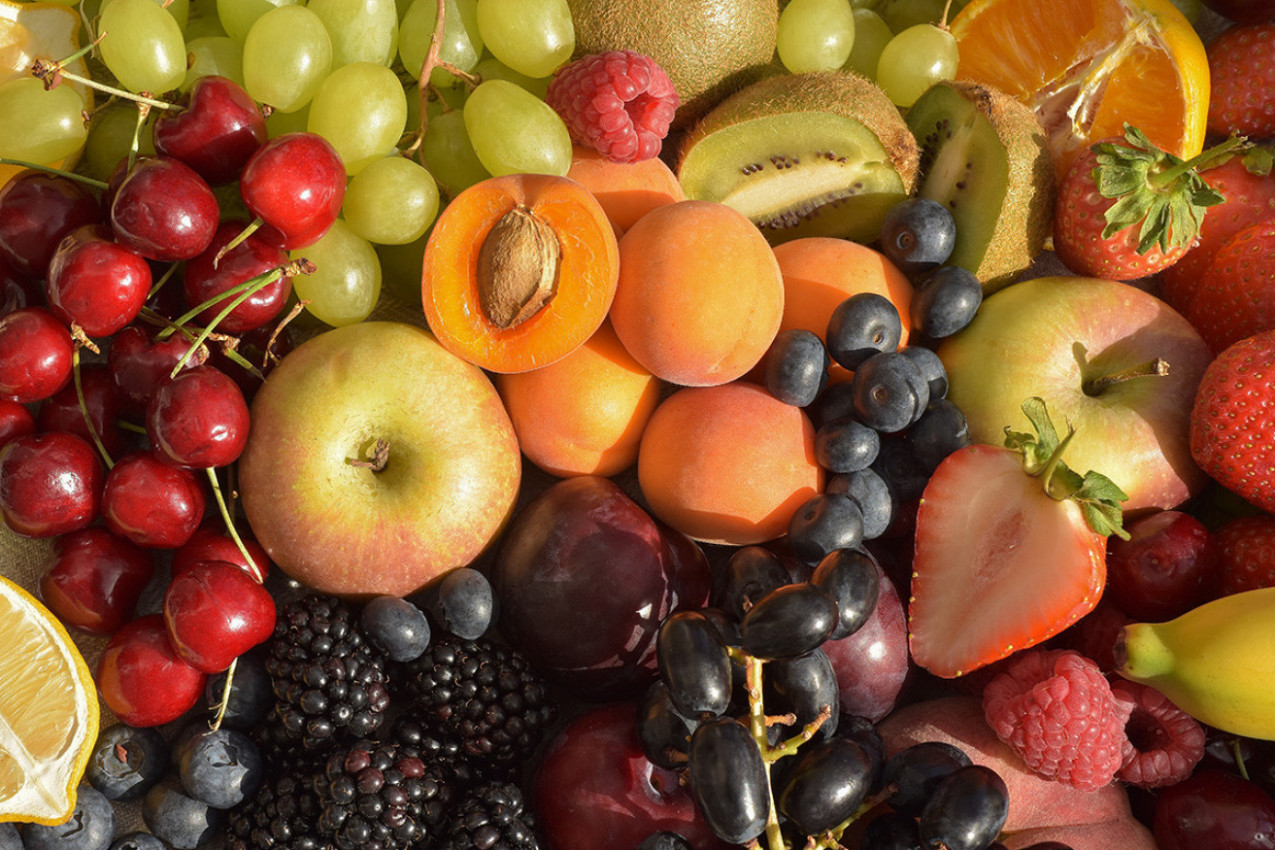 Gastroenterolog otkriva: Ovo voće je najgore što možete da pojedete - to je čokoladica u kori koja šteti crevima