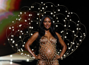 Zlatna krila anđela i porodična sreća: Džasmin Tukis ponovo postala MAMA