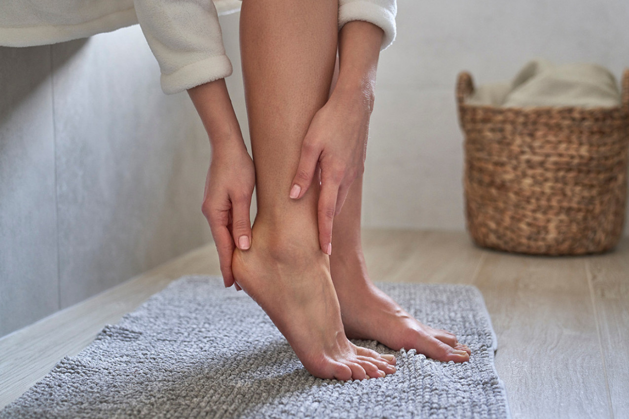 Primetili ste da vam je STOPALO OTEČENO? Telo vam šalje hitan alarm - moguće su 4 fatalne bolesti!