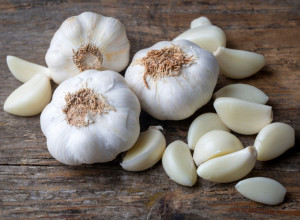 Evo šta se dešava u vašem telu ako svaki dan jedete BELI LUK: Efekti iznenadili i lekare!
