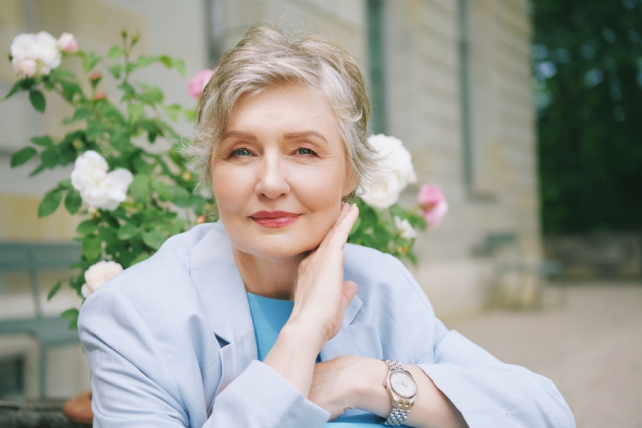 Zašto izgledate UMORNO: 4 najčešće GREŠKE u šminkanju koje prave žene posle 40. godine