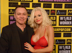 Sa 16 godina se udala za 50-godišnjeg glumca: Otkrila je MRAČNE TAJNE braka o kojima je ćutala - "Bio me je STRAH"