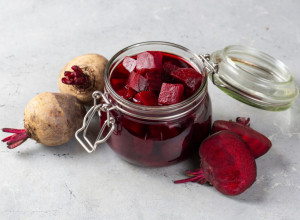 ZIMNICA: Najbolji recept za cveklu u tegli u kojoj ćete uživati  cele zime