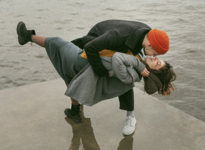 Ako ovo radite tokom intimnog odnosa, to će vam UNIŠTITI VEZU, upozorava popularni terapeut