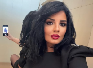 MILENI POPOVIĆ sako jedva prekrio haljinu, sevnula providna čipka - smela kombinacija koja je zapalila mreže (FOTO)